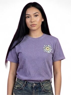 Chemistry Lavender Daisy Tee Casual Chic